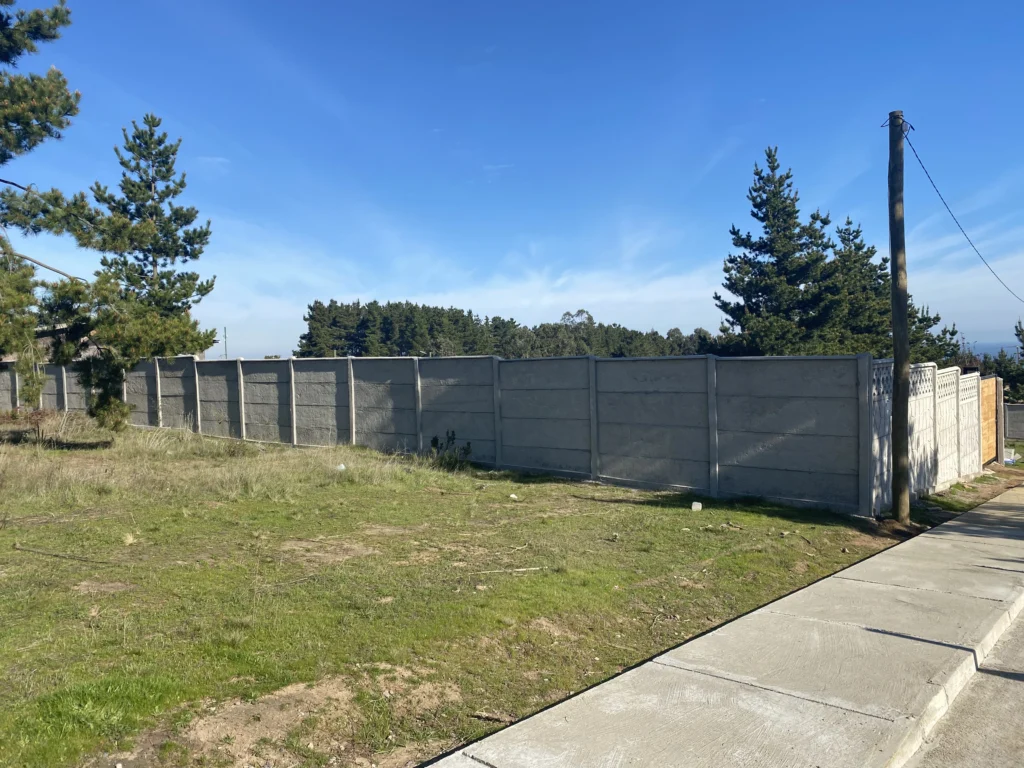 Inicio Terreno con acceso pavimentado y entorno residencial